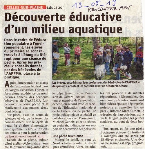 Coupure de presse Vosges Matin : « Découverte éducative d'un milieu aquatique », séance pratique à l'étang du Niérupt, mai 2019
